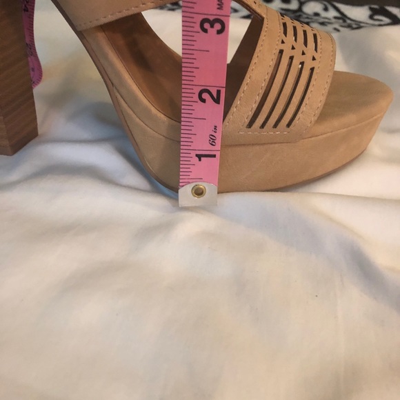 NWOT beige platform shoes - Picture 7 of 8